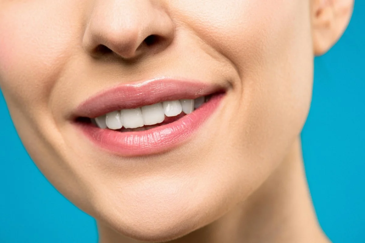 How are Teeth Whitening Procedures Performed