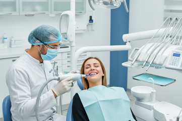 Nettoyage Dentaire Avancé à Alanya : Élimination de la Plaque avec la Technologie Airflow - Moon Dental Alanya Blog