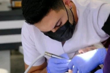 Diş Tedavilerinde En Yeni Lazer Teknolojileri: Daha Az Ağrı, Daha Hızlı İyileşme